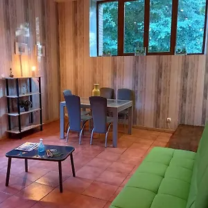 Dans Le Jardin Du Château Agonges